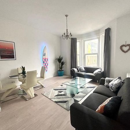 The City Surfer Apartment - By Coastline Retreats - Parking Included - Sleeps 5 - City Centre 본머스 외부 사진